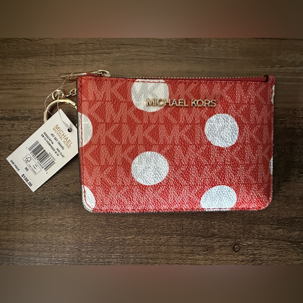 Michael Kors Jet Set travel Wallet with Zip Coin Pouch. Red Clay/White. NWT.